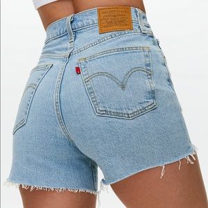 Aritzia Levi’s Ribcage Shorts